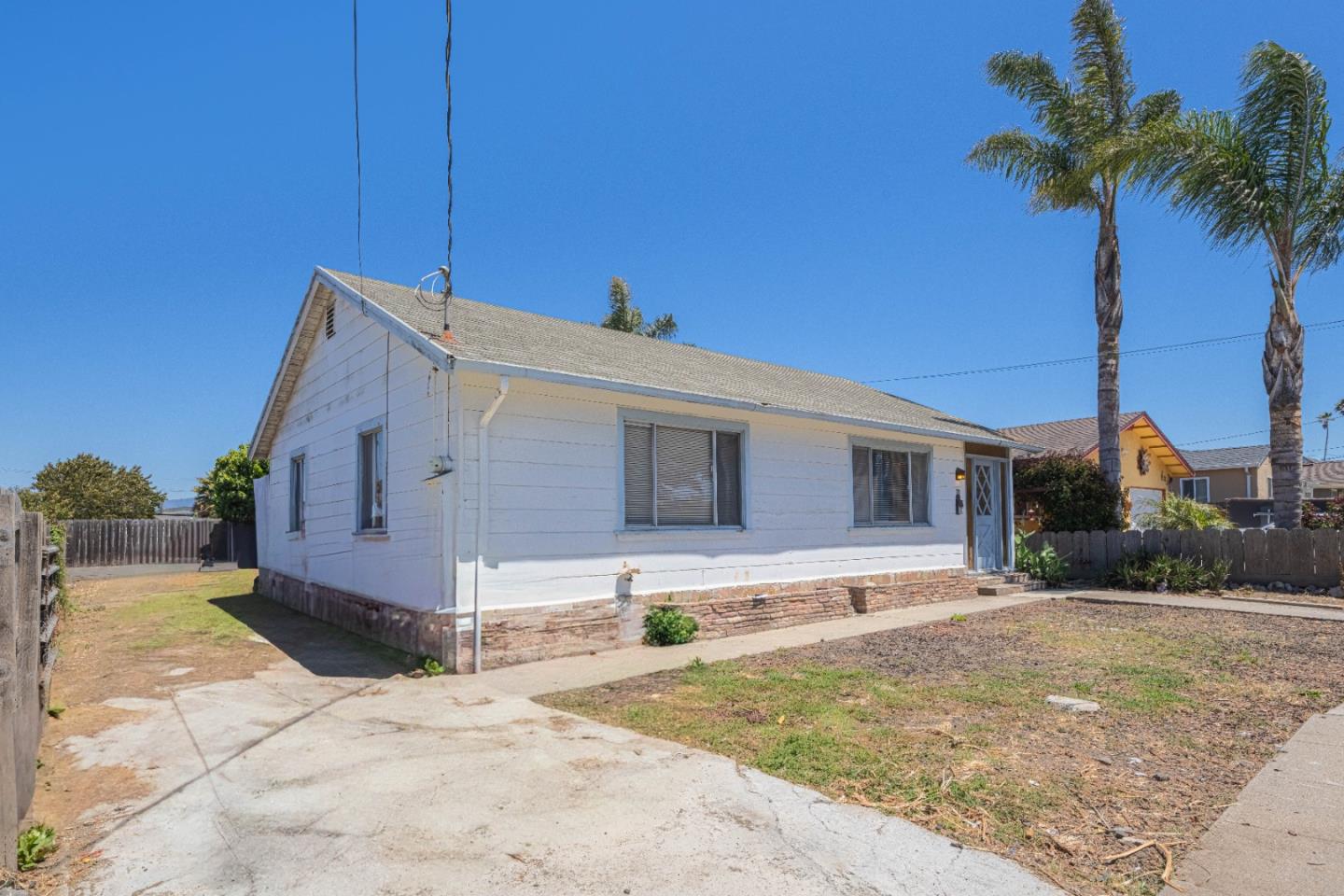 Detail Gallery Image 3 of 32 For 31 Riker St, Salinas,  CA 93901 - 2 Beds | 1 Baths
