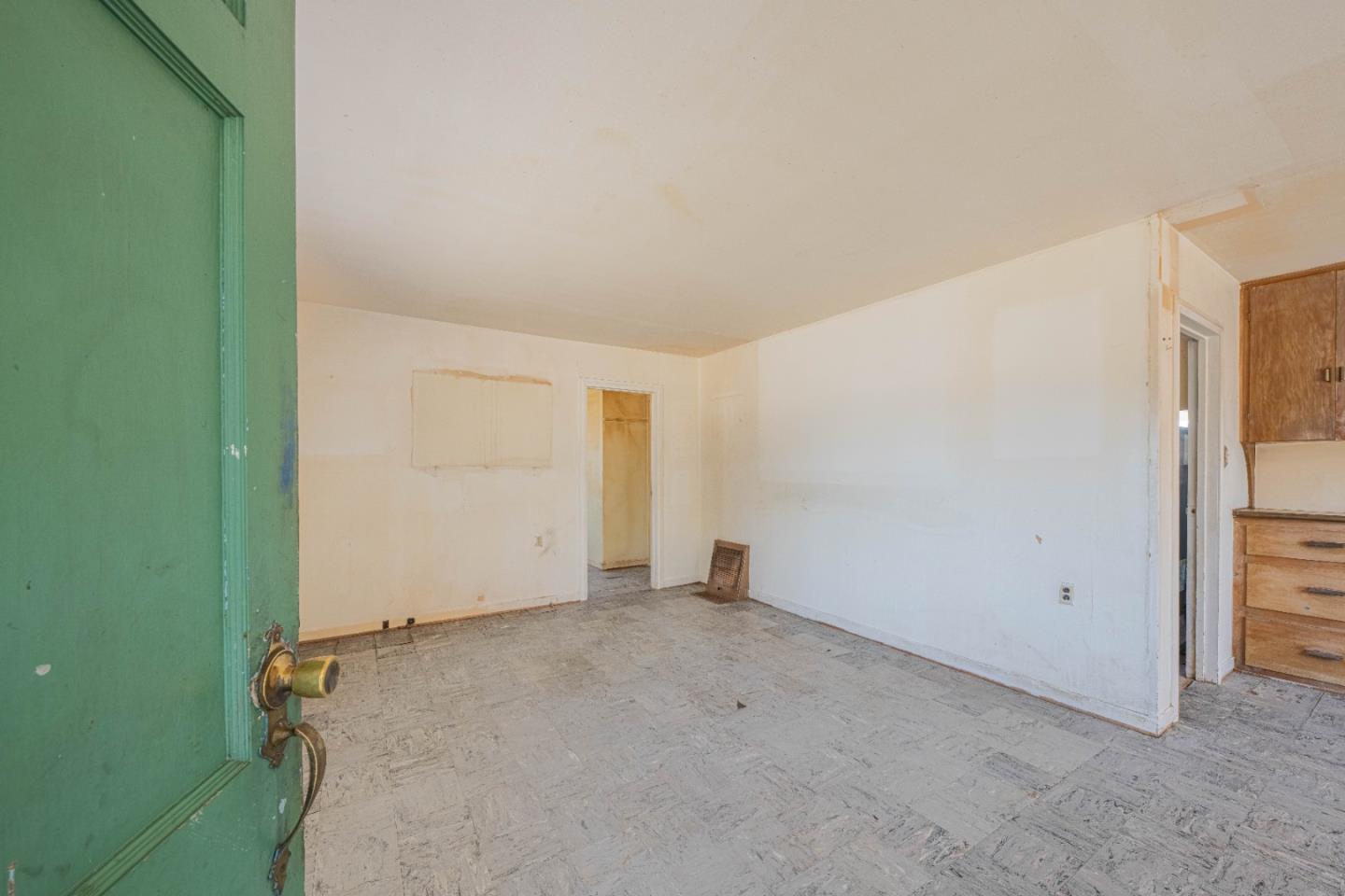 Detail Gallery Image 5 of 32 For 31 Riker St, Salinas,  CA 93901 - 2 Beds | 1 Baths