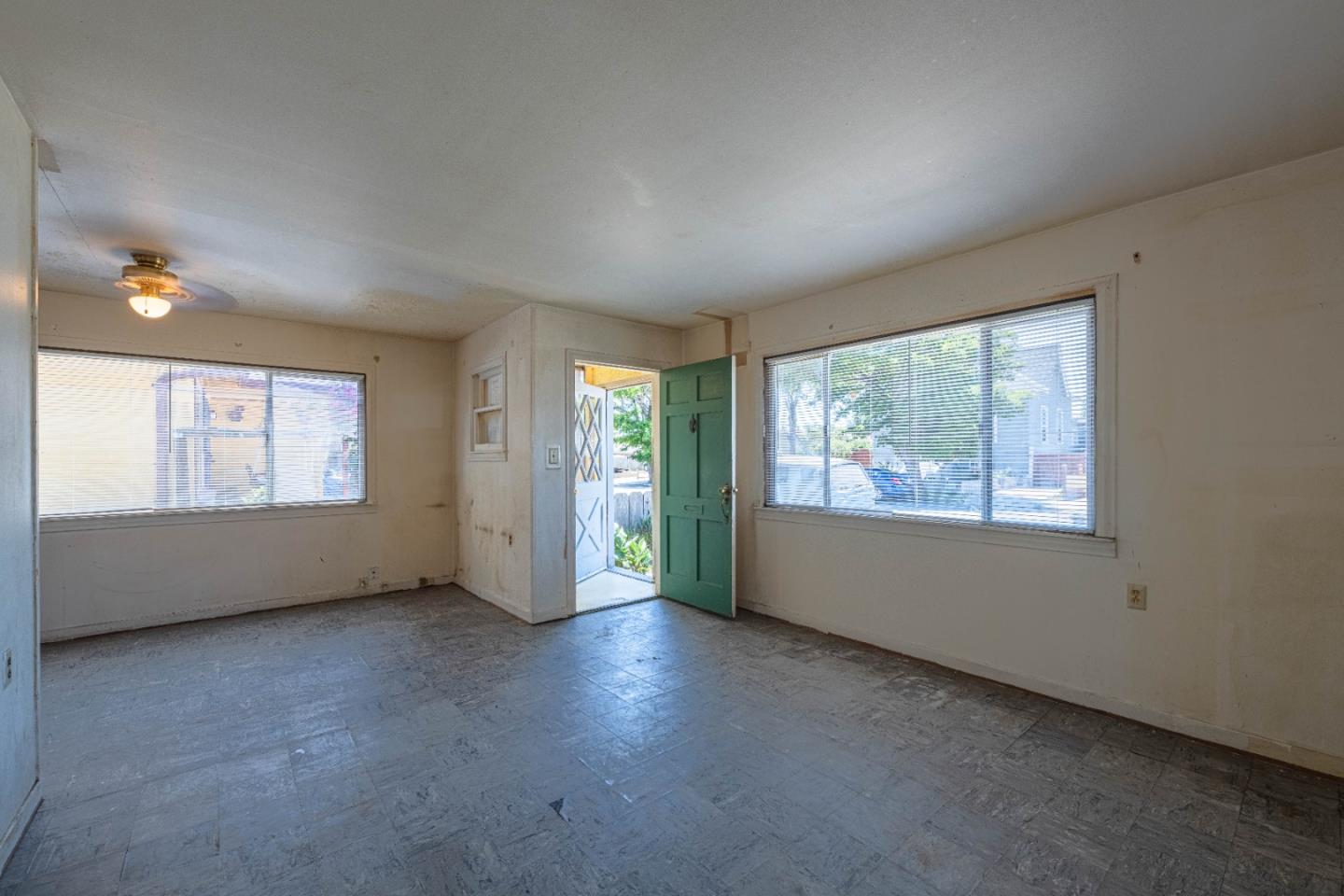 Detail Gallery Image 6 of 32 For 31 Riker St, Salinas,  CA 93901 - 2 Beds | 1 Baths