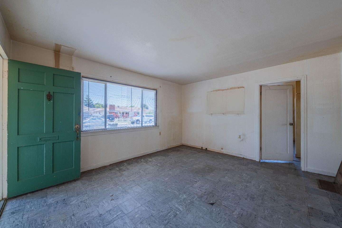 Detail Gallery Image 7 of 32 For 31 Riker St, Salinas,  CA 93901 - 2 Beds | 1 Baths