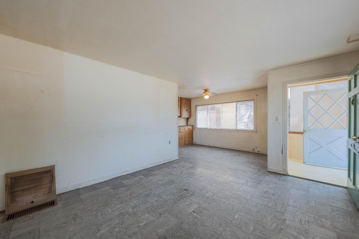 Detail Gallery Image 8 of 32 For 31 Riker St, Salinas,  CA 93901 - 2 Beds | 1 Baths