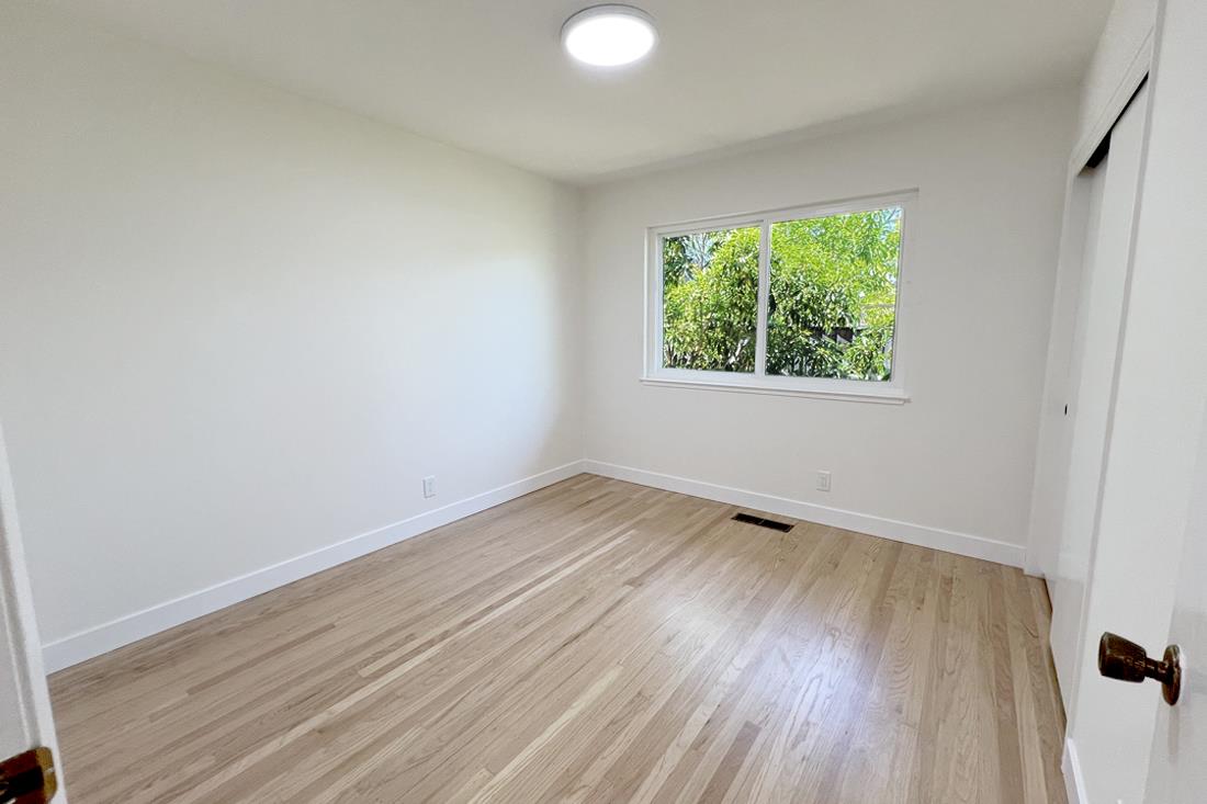Detail Gallery Image 11 of 21 For 12141 Viewoak Dr, Saratoga,  CA 95070 - 4 Beds | 2/1 Baths