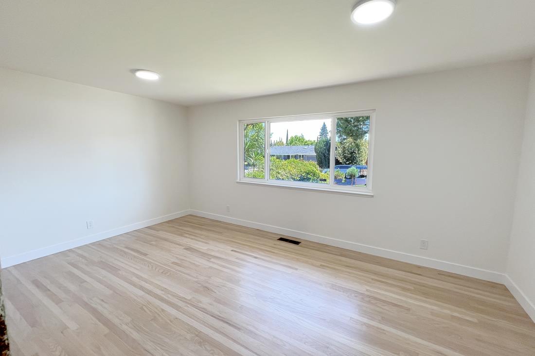 Detail Gallery Image 13 of 21 For 12141 Viewoak Dr, Saratoga,  CA 95070 - 4 Beds | 2/1 Baths