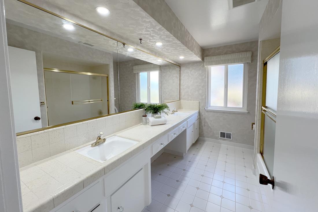 Detail Gallery Image 15 of 21 For 12141 Viewoak Dr, Saratoga,  CA 95070 - 4 Beds | 2/1 Baths
