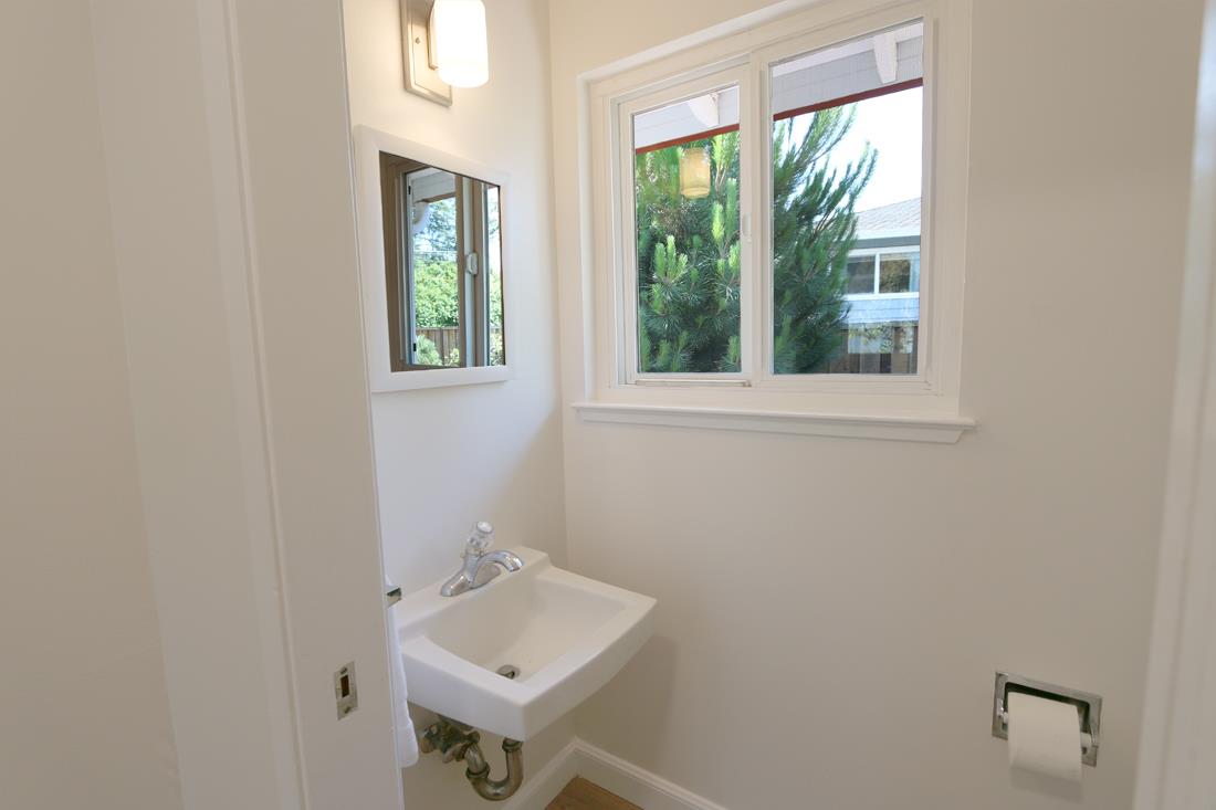 Detail Gallery Image 17 of 21 For 12141 Viewoak Dr, Saratoga,  CA 95070 - 4 Beds | 2/1 Baths