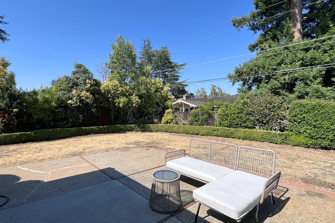 Detail Gallery Image 18 of 21 For 12141 Viewoak Dr, Saratoga,  CA 95070 - 4 Beds | 2/1 Baths