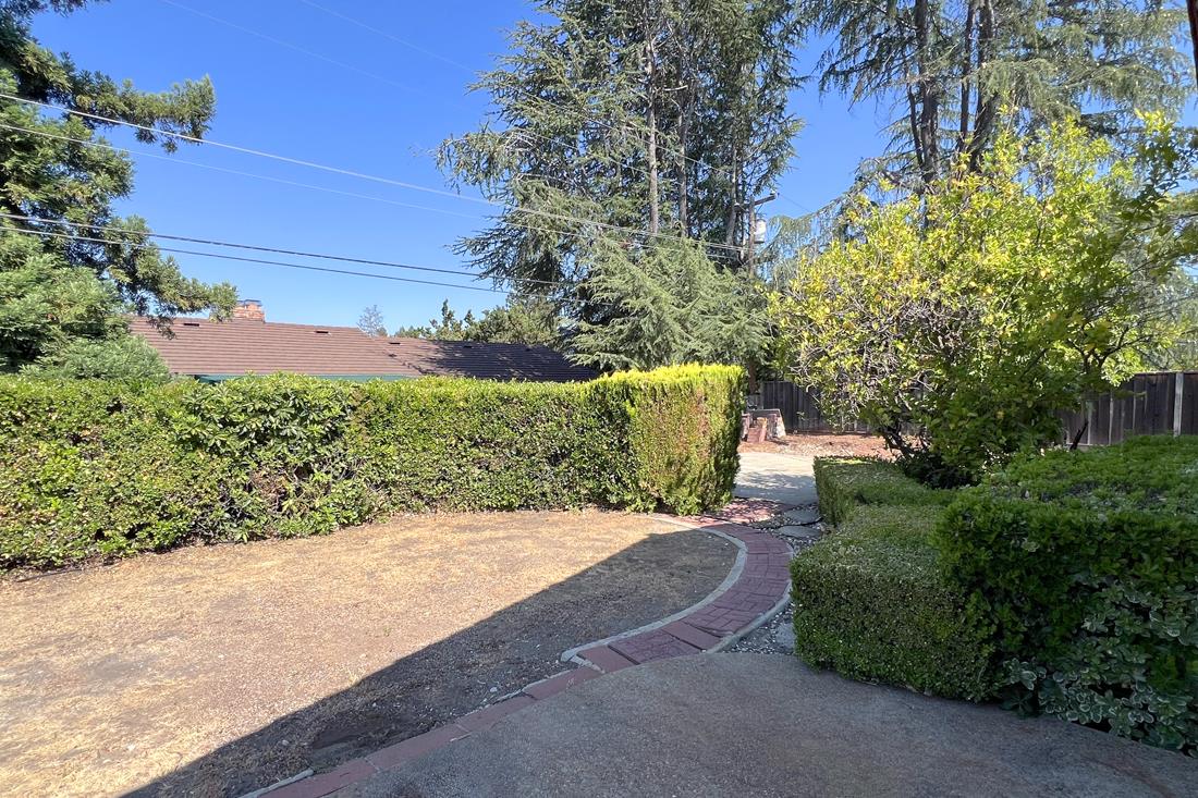 Detail Gallery Image 19 of 21 For 12141 Viewoak Dr, Saratoga,  CA 95070 - 4 Beds | 2/1 Baths