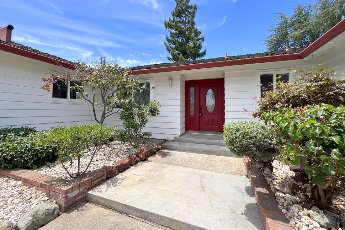 Detail Gallery Image 2 of 21 For 12141 Viewoak Dr, Saratoga,  CA 95070 - 4 Beds | 2/1 Baths