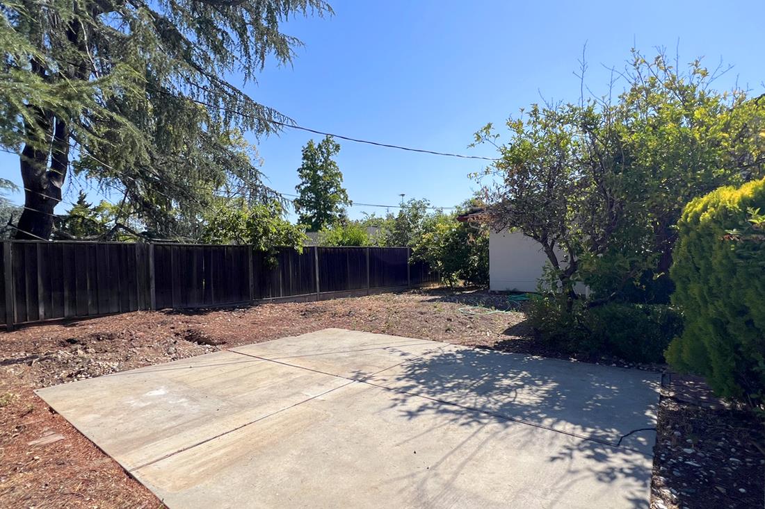 Detail Gallery Image 20 of 21 For 12141 Viewoak Dr, Saratoga,  CA 95070 - 4 Beds | 2/1 Baths