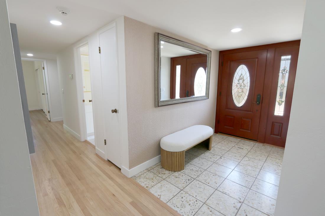 Detail Gallery Image 4 of 21 For 12141 Viewoak Dr, Saratoga,  CA 95070 - 4 Beds | 2/1 Baths