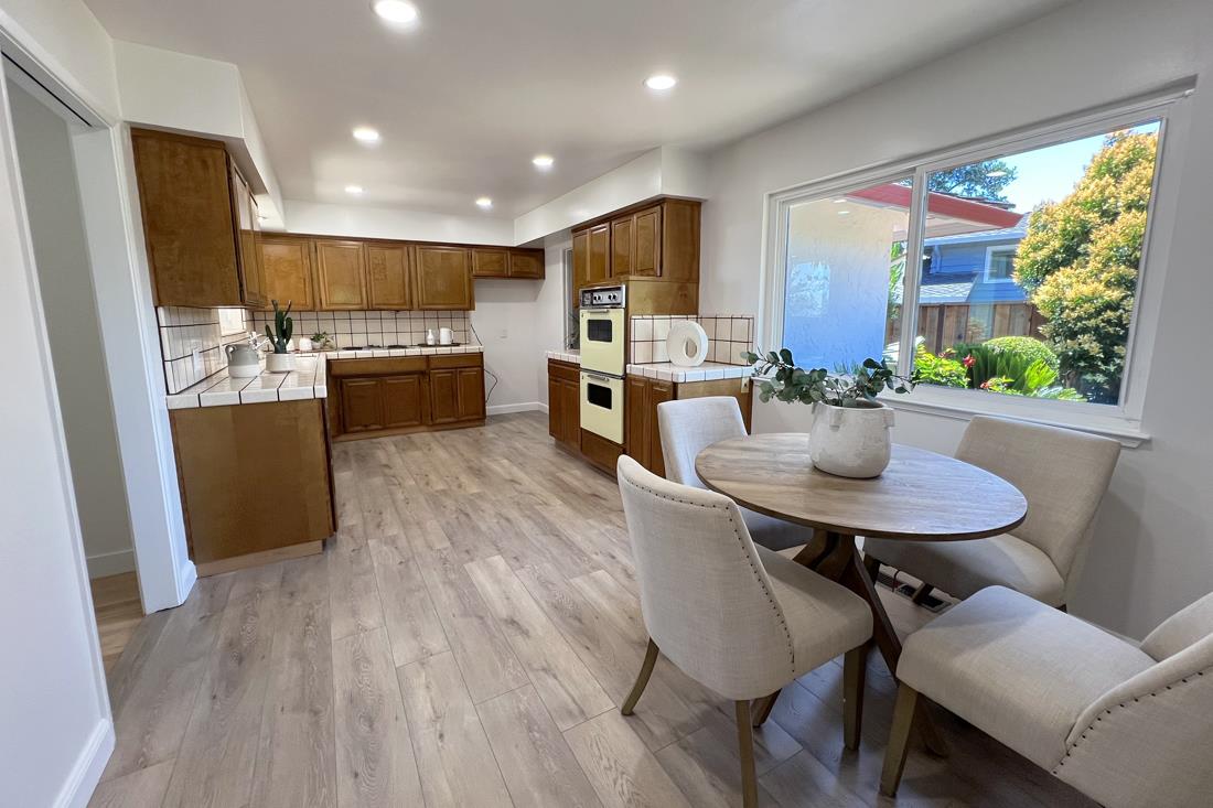 Detail Gallery Image 7 of 21 For 12141 Viewoak Dr, Saratoga,  CA 95070 - 4 Beds | 2/1 Baths