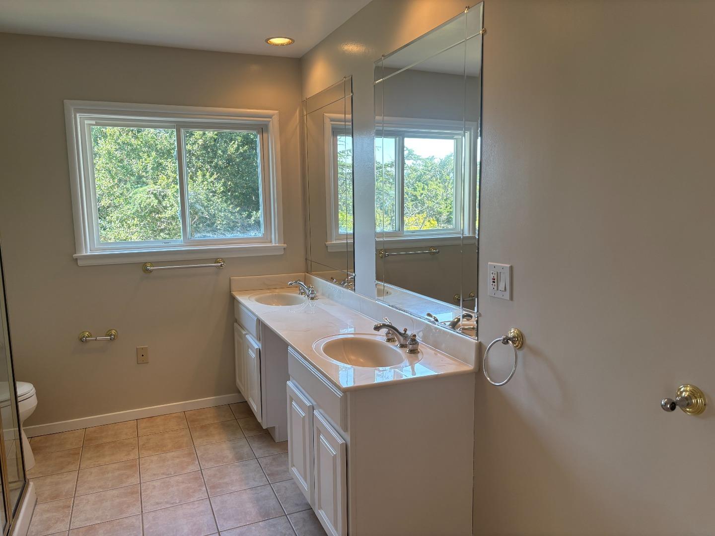 Detail Gallery Image 12 of 30 For 552 Summit Dr, Redwood City,  CA 94062 - 5 Beds | 6 Baths