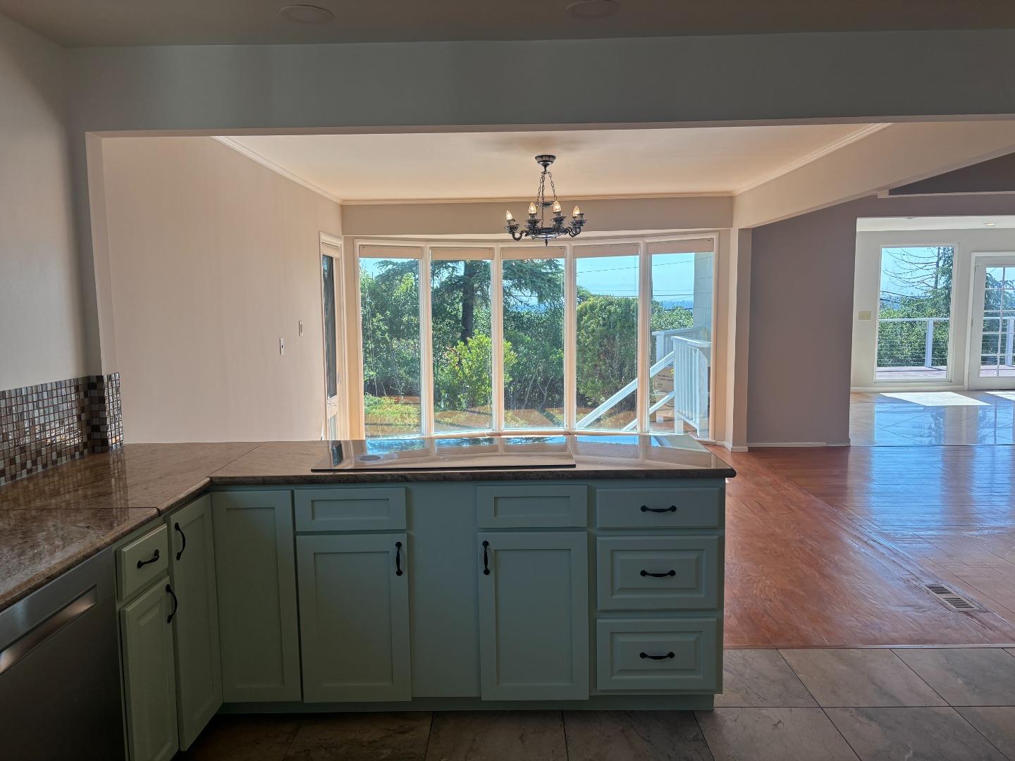 Detail Gallery Image 3 of 30 For 552 Summit Dr, Redwood City,  CA 94062 - 5 Beds | 6 Baths
