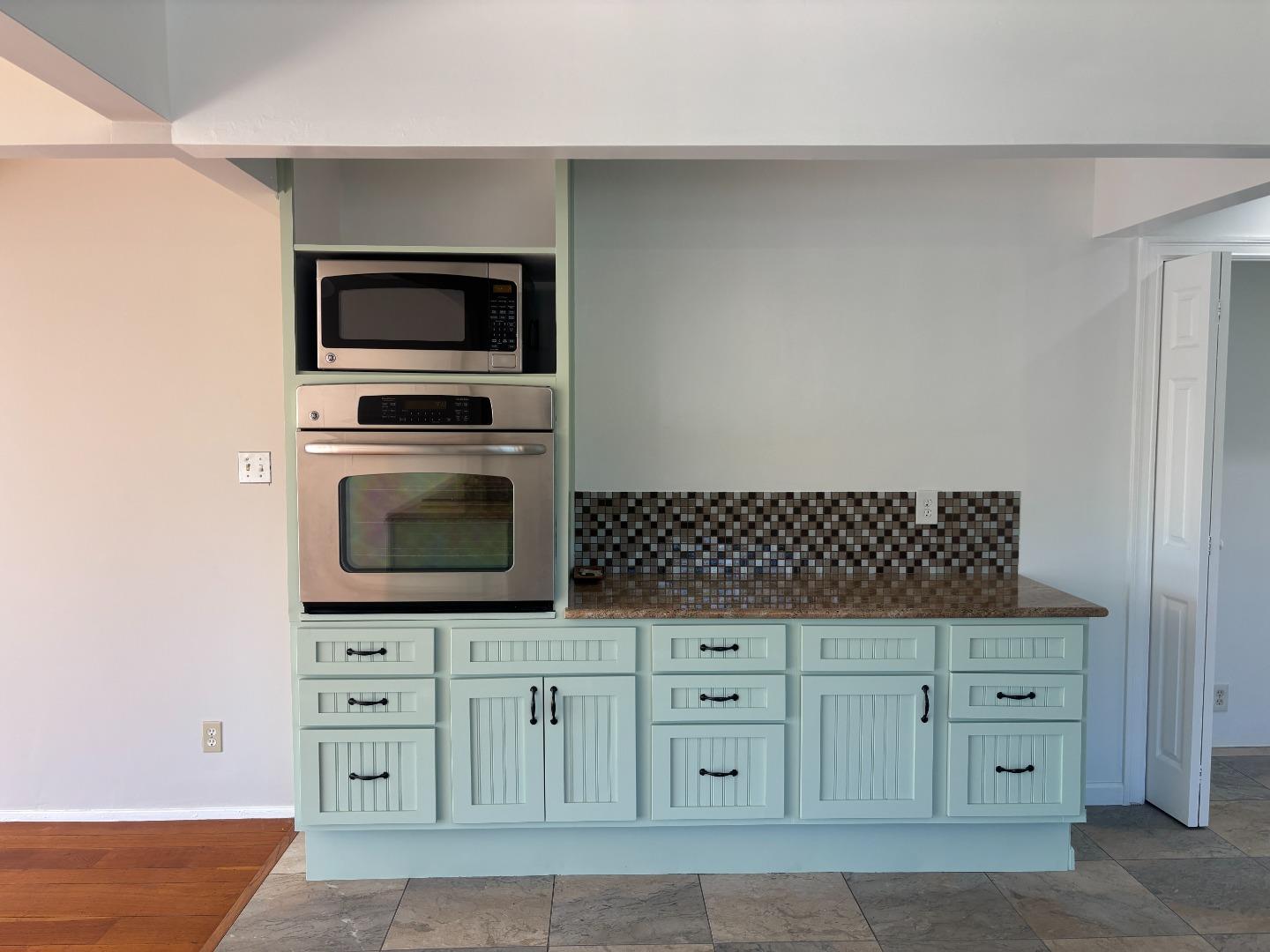 Detail Gallery Image 4 of 30 For 552 Summit Dr, Redwood City,  CA 94062 - 5 Beds | 6 Baths