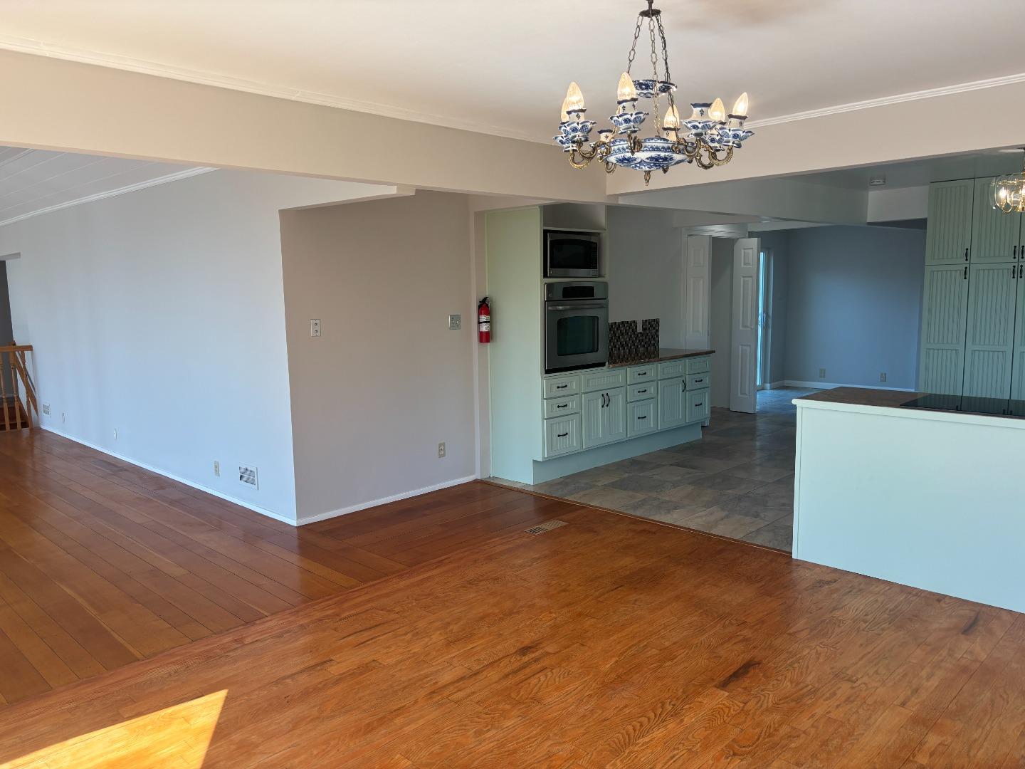 Detail Gallery Image 6 of 30 For 552 Summit Dr, Redwood City,  CA 94062 - 5 Beds | 6 Baths