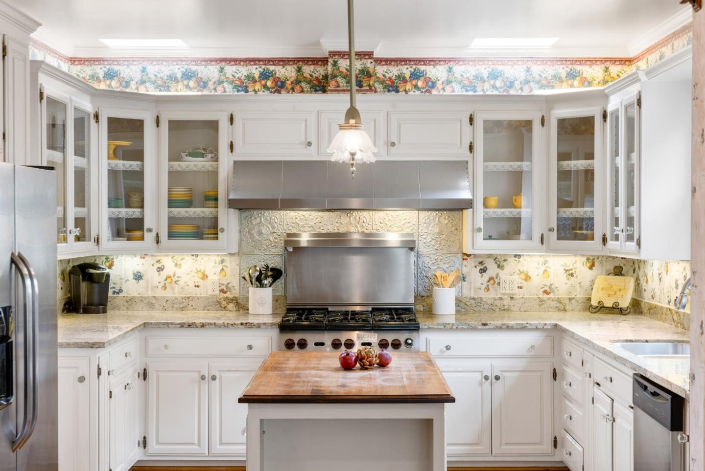 Detail Gallery Image 10 of 40 For 132 Forest Ave, Pacific Grove,  CA 93950 - 3 Beds | 2/1 Baths