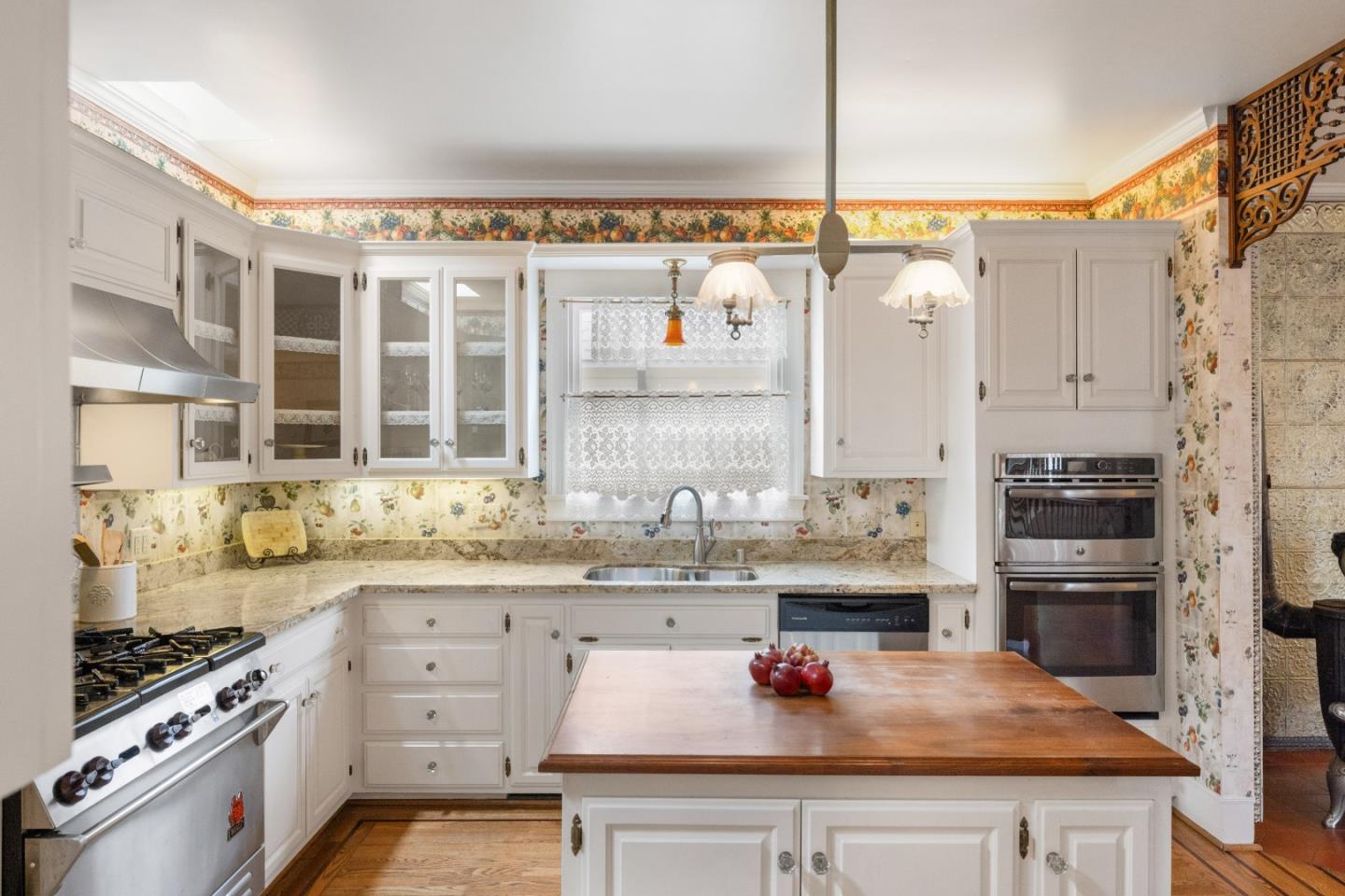 Detail Gallery Image 12 of 40 For 132 Forest Ave, Pacific Grove,  CA 93950 - 3 Beds | 2/1 Baths