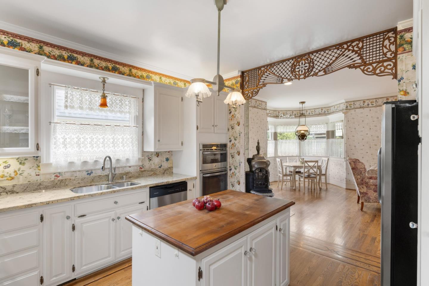 Detail Gallery Image 13 of 40 For 132 Forest Ave, Pacific Grove,  CA 93950 - 3 Beds | 2/1 Baths