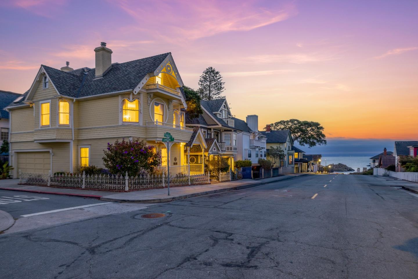 Detail Gallery Image 2 of 40 For 132 Forest Ave, Pacific Grove,  CA 93950 - 3 Beds | 2/1 Baths