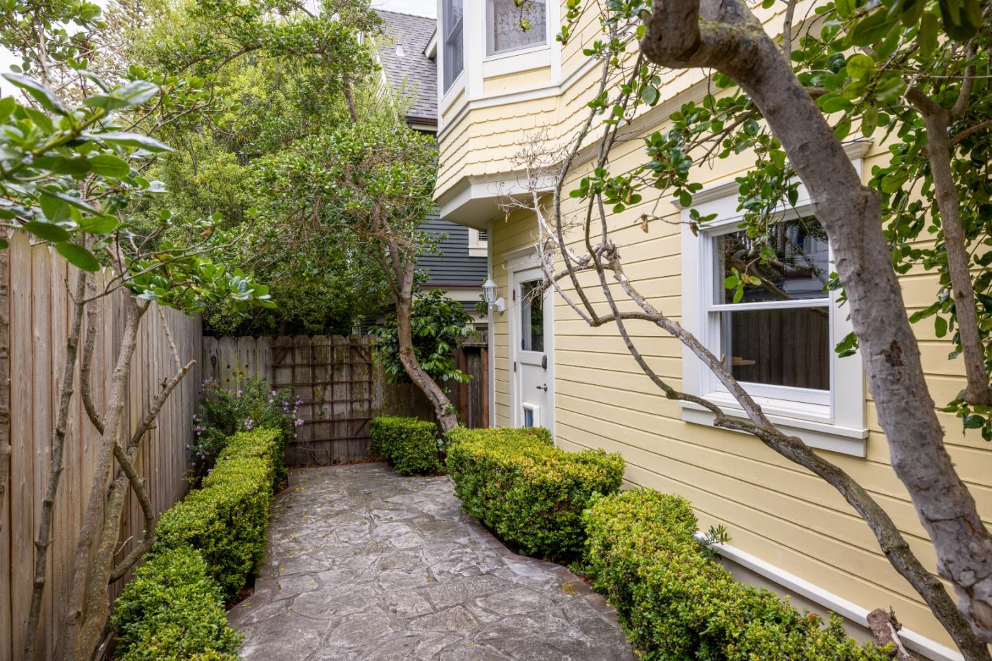 Detail Gallery Image 35 of 40 For 132 Forest Ave, Pacific Grove,  CA 93950 - 3 Beds | 2/1 Baths