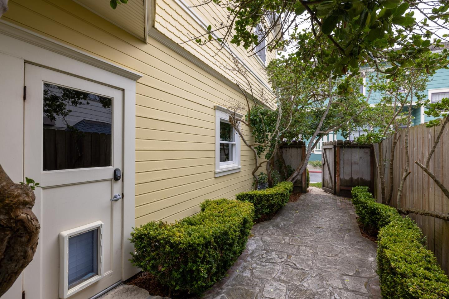 Detail Gallery Image 36 of 40 For 132 Forest Ave, Pacific Grove,  CA 93950 - 3 Beds | 2/1 Baths