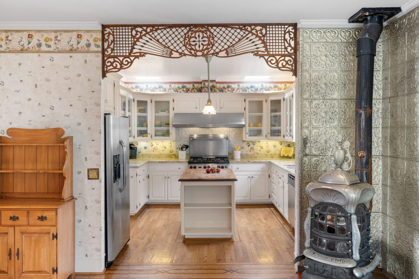 Detail Gallery Image 9 of 40 For 132 Forest Ave, Pacific Grove,  CA 93950 - 3 Beds | 2/1 Baths