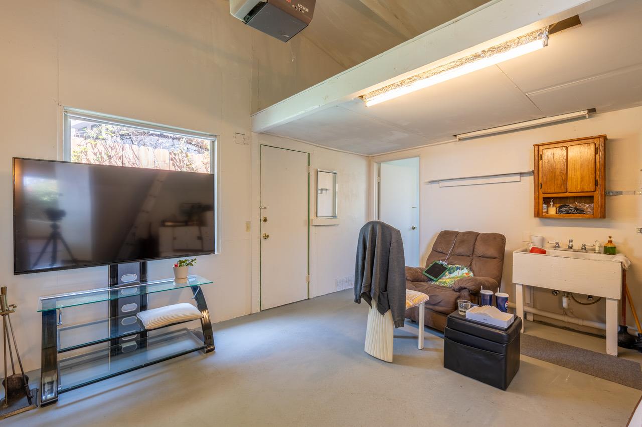 Detail Gallery Image 11 of 20 For 1700 Luxton St, Seaside,  CA 93955 - 2 Beds | 1 Baths