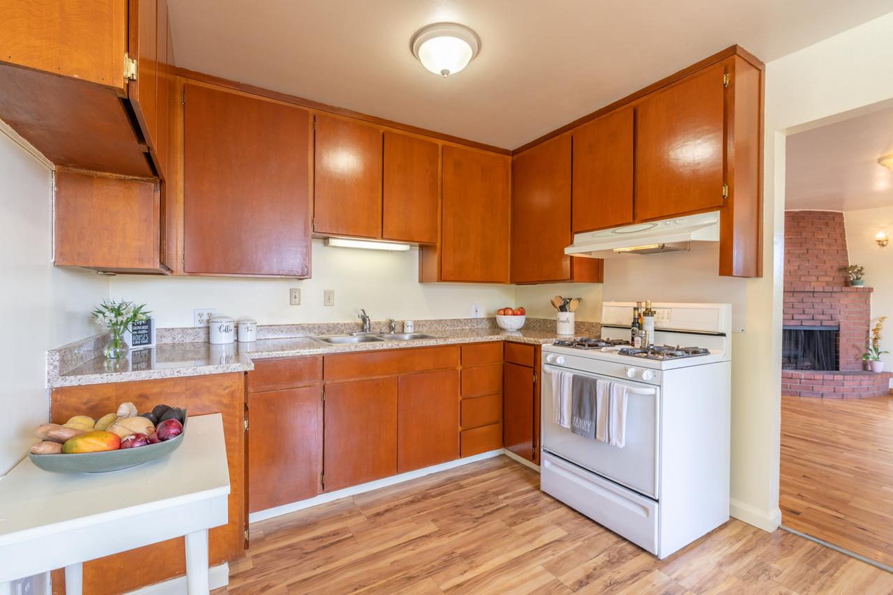 Detail Gallery Image 4 of 20 For 1700 Luxton St, Seaside,  CA 93955 - 2 Beds | 1 Baths