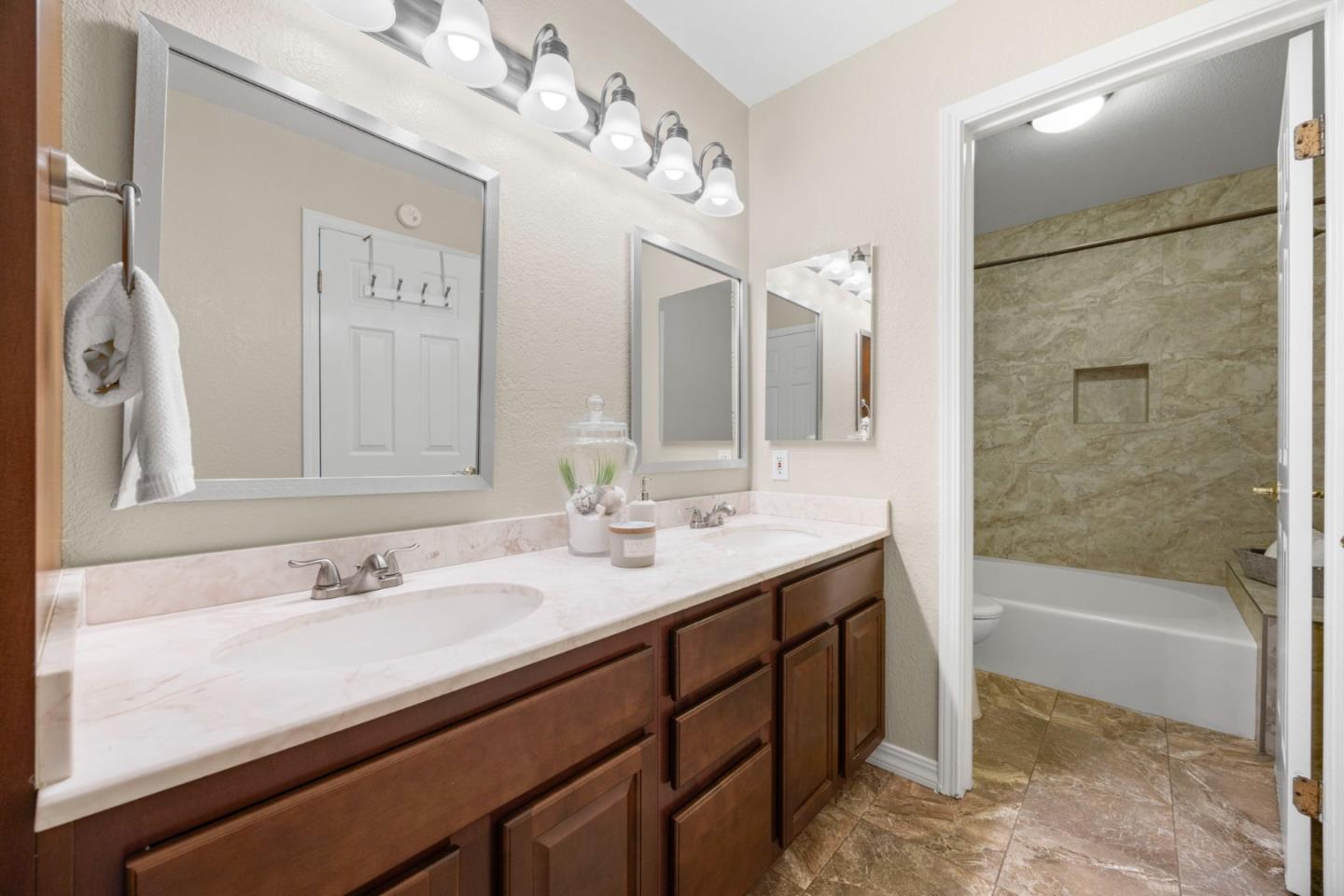 Detail Gallery Image 29 of 40 For 2784 Buena Point Ct, San Jose,  CA 95121 - 3 Beds | 2 Baths