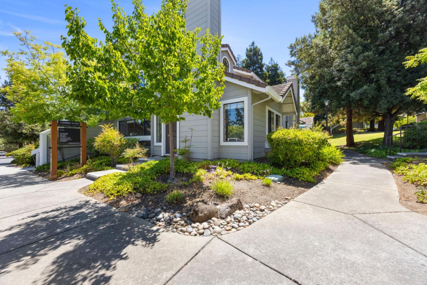 Detail Gallery Image 4 of 40 For 2784 Buena Point Ct, San Jose,  CA 95121 - 3 Beds | 2 Baths