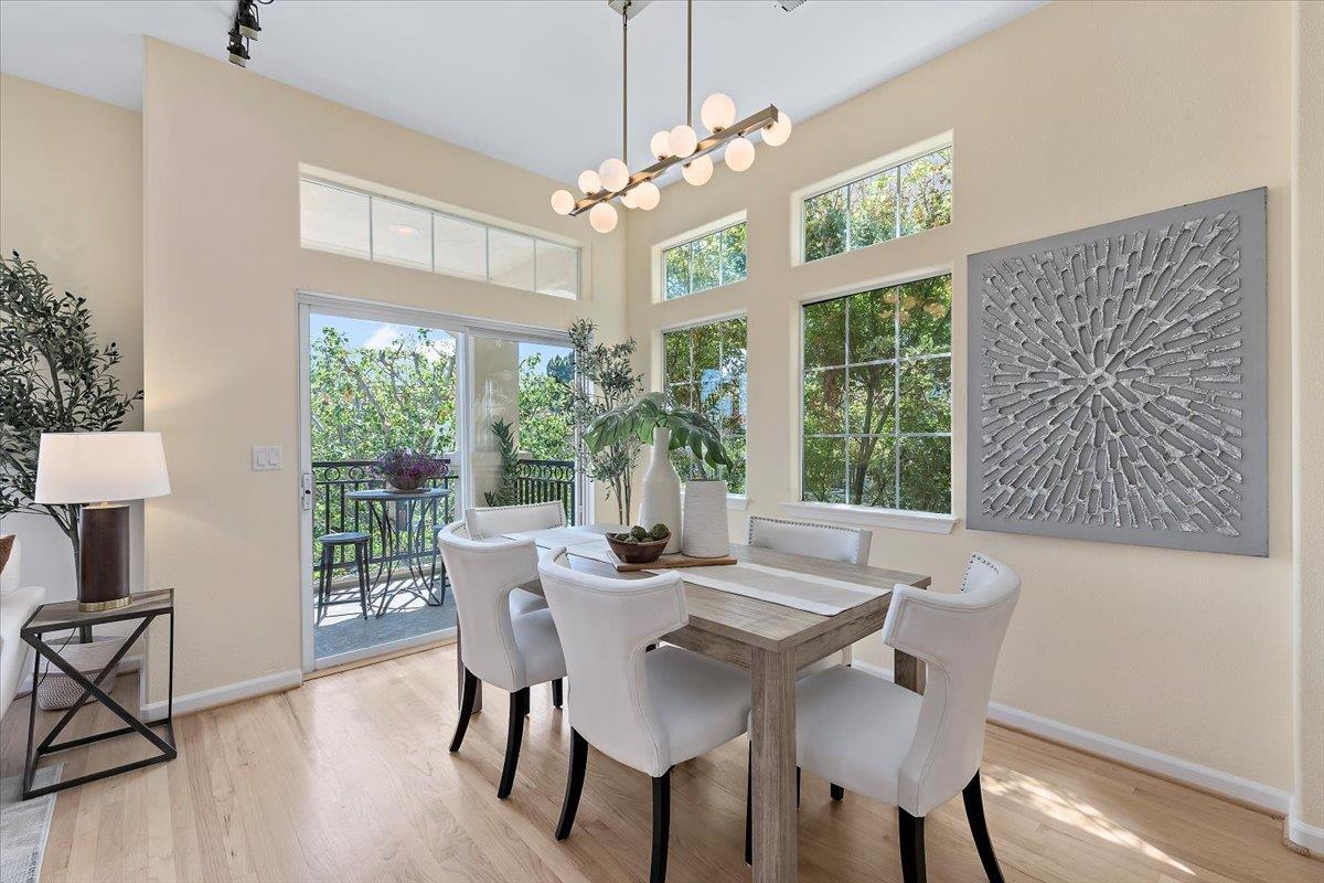 Detail Gallery Image 10 of 47 For 14 Arroyo View Cir, Belmont,  CA 94002 - 3 Beds | 2/1 Baths