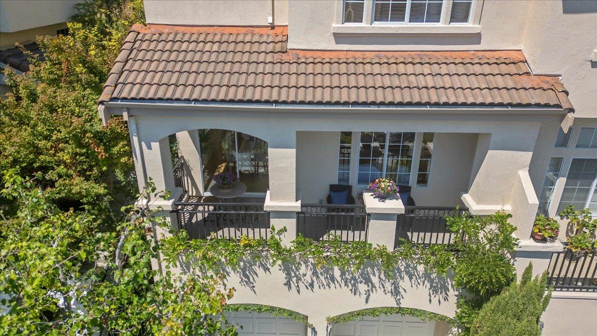 Detail Gallery Image 11 of 47 For 14 Arroyo View Cir, Belmont,  CA 94002 - 3 Beds | 2/1 Baths
