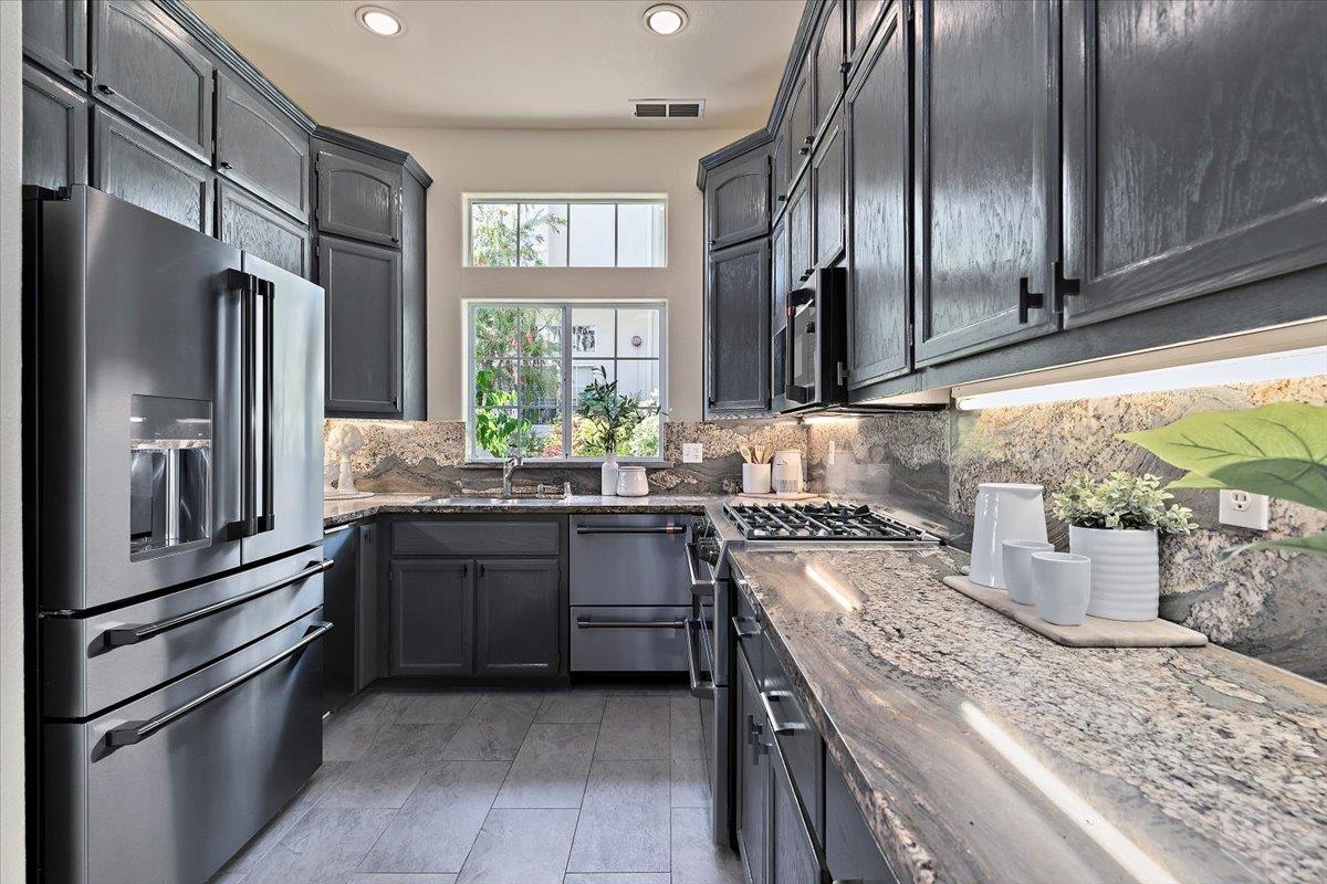 Detail Gallery Image 16 of 47 For 14 Arroyo View Cir, Belmont,  CA 94002 - 3 Beds | 2/1 Baths