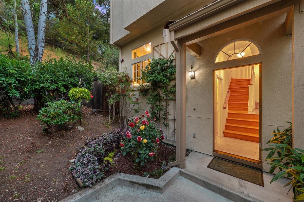 Detail Gallery Image 3 of 47 For 14 Arroyo View Cir, Belmont,  CA 94002 - 3 Beds | 2/1 Baths