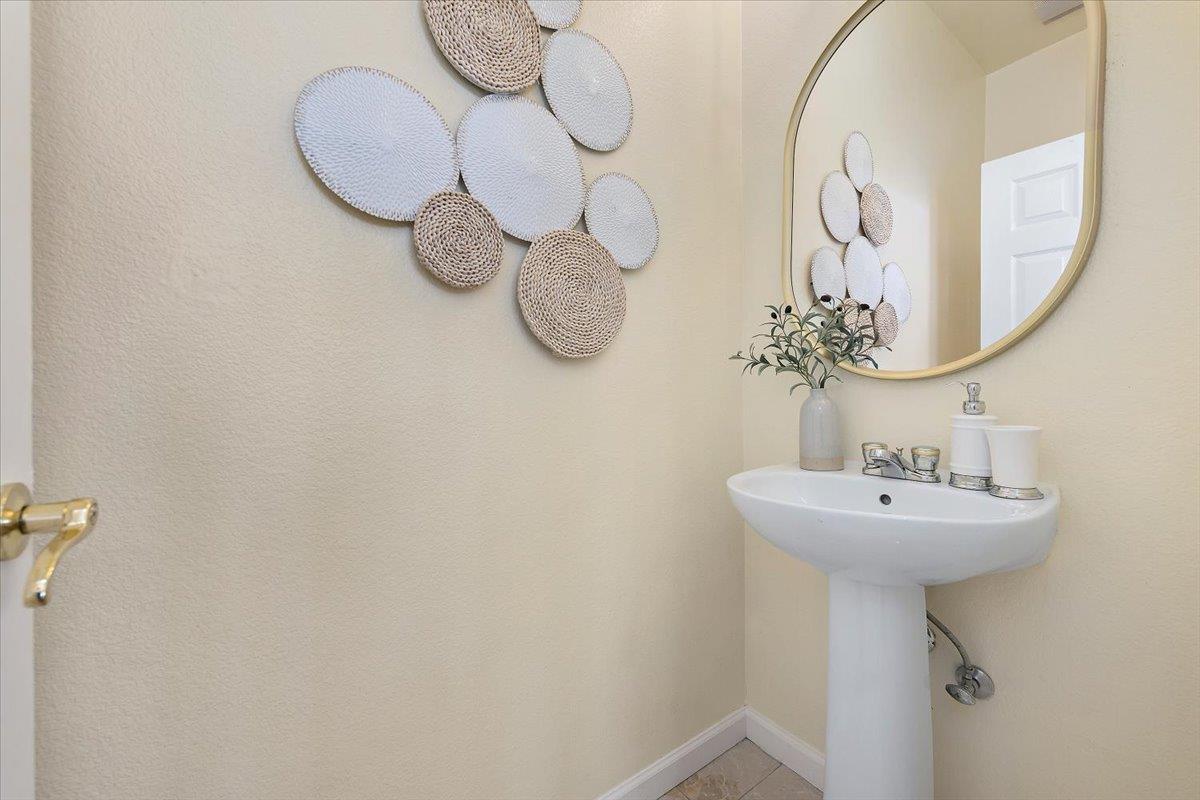 Detail Gallery Image 31 of 47 For 14 Arroyo View Cir, Belmont,  CA 94002 - 3 Beds | 2/1 Baths