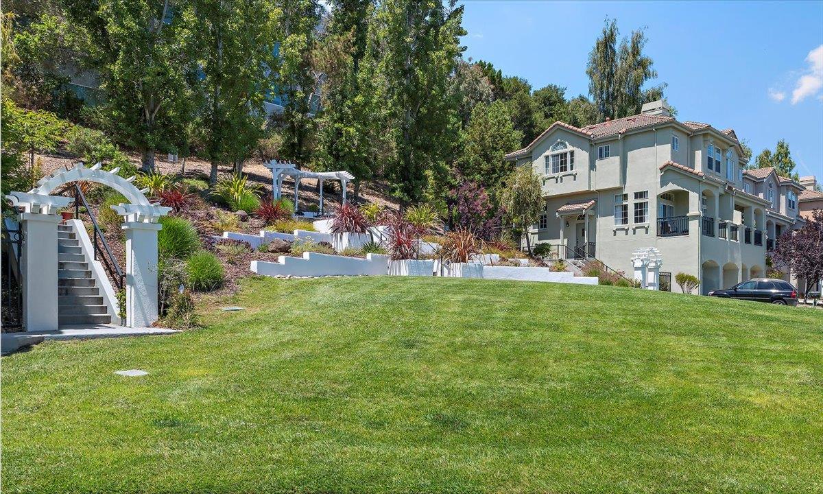 Detail Gallery Image 4 of 47 For 14 Arroyo View Cir, Belmont,  CA 94002 - 3 Beds | 2/1 Baths