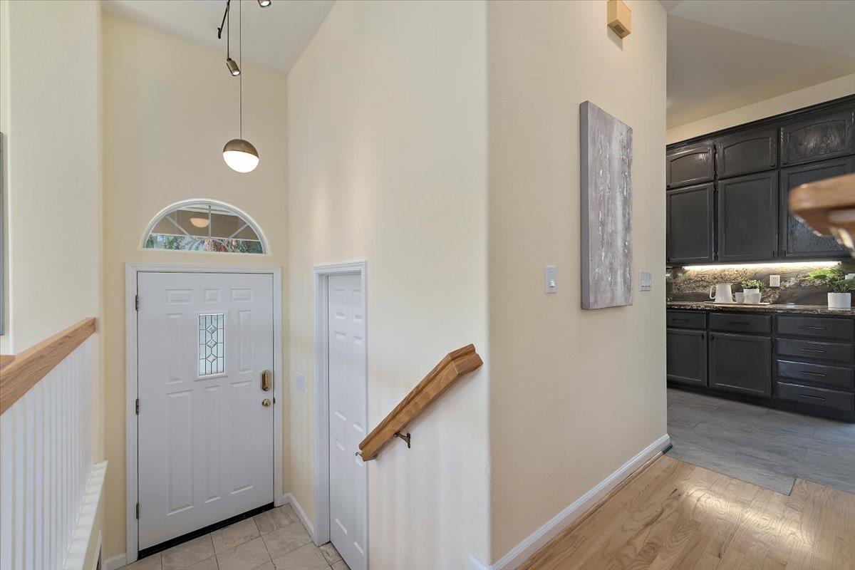 Detail Gallery Image 6 of 47 For 14 Arroyo View Cir, Belmont,  CA 94002 - 3 Beds | 2/1 Baths