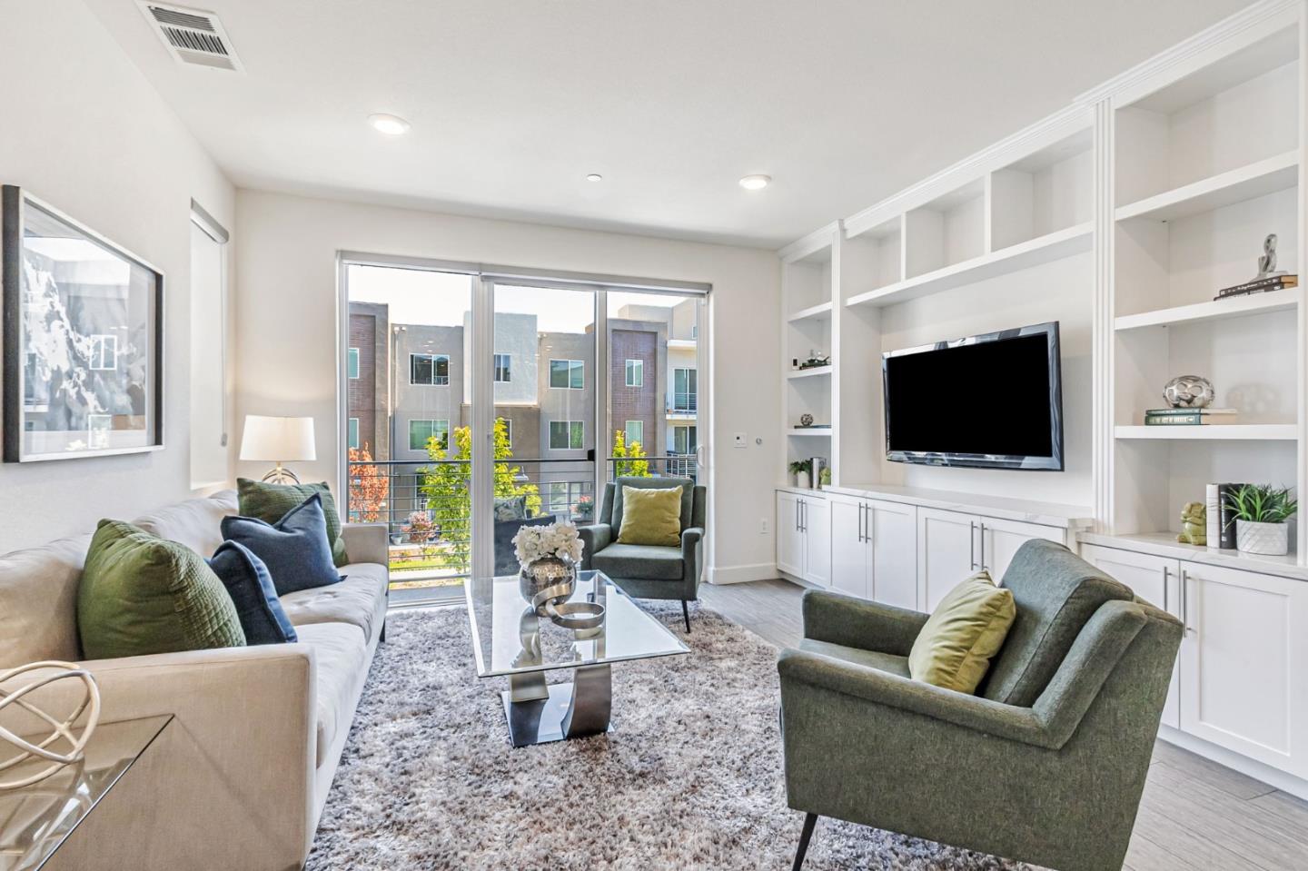 Detail Gallery Image 10 of 39 For 142 Agustin Narvaez St, San Jose,  CA 95136 - 4 Beds | 3/1 Baths