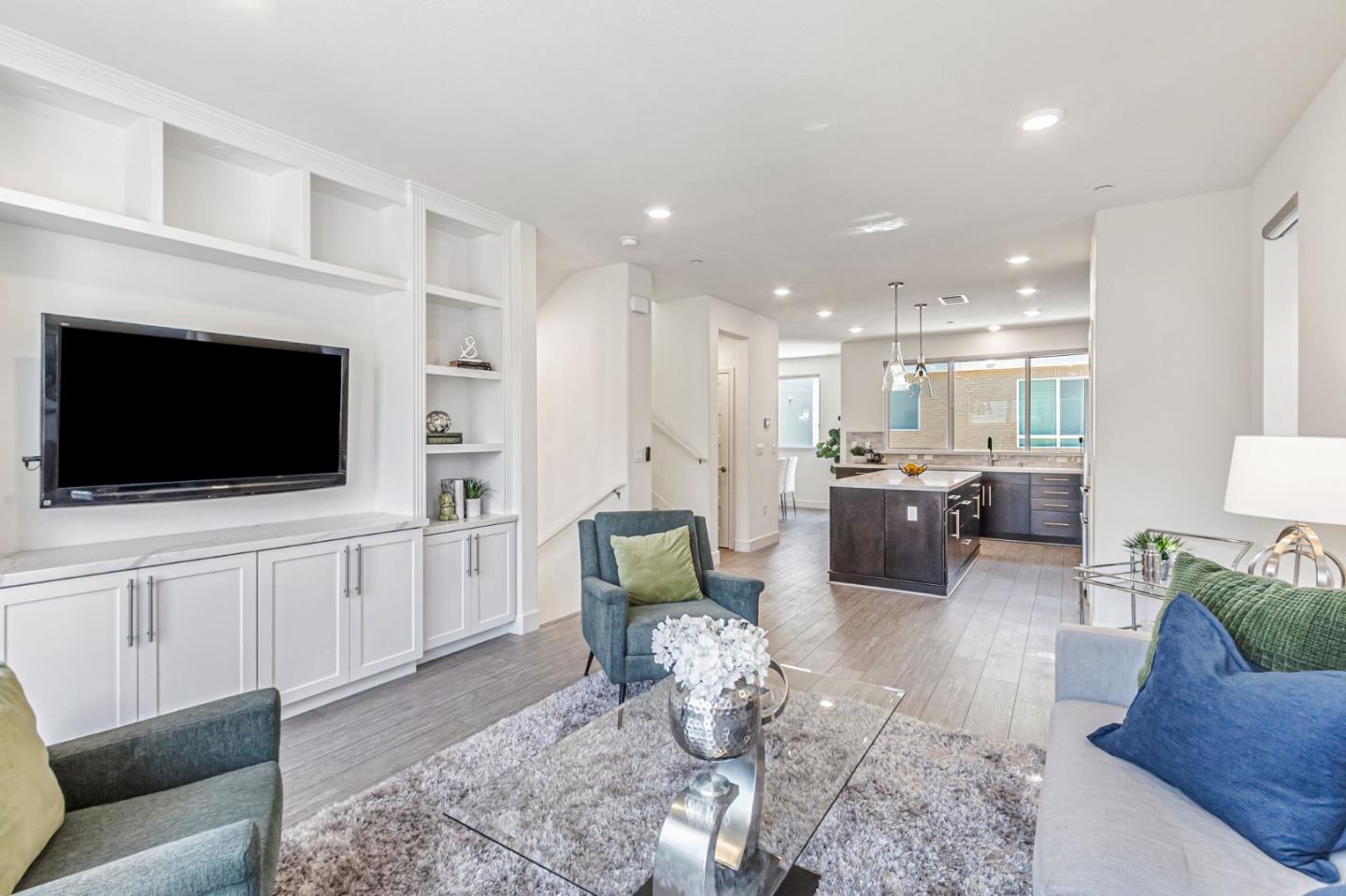 Detail Gallery Image 9 of 39 For 142 Agustin Narvaez St, San Jose,  CA 95136 - 4 Beds | 3/1 Baths