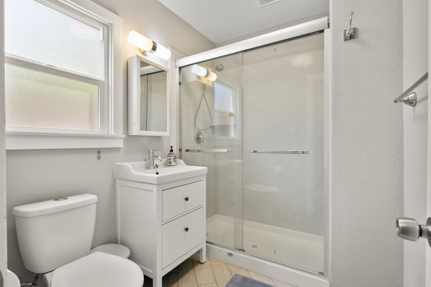 Detail Gallery Image 12 of 37 For 228 E Julian St, San Jose,  CA 95112 - 6 Beds | 4 Baths