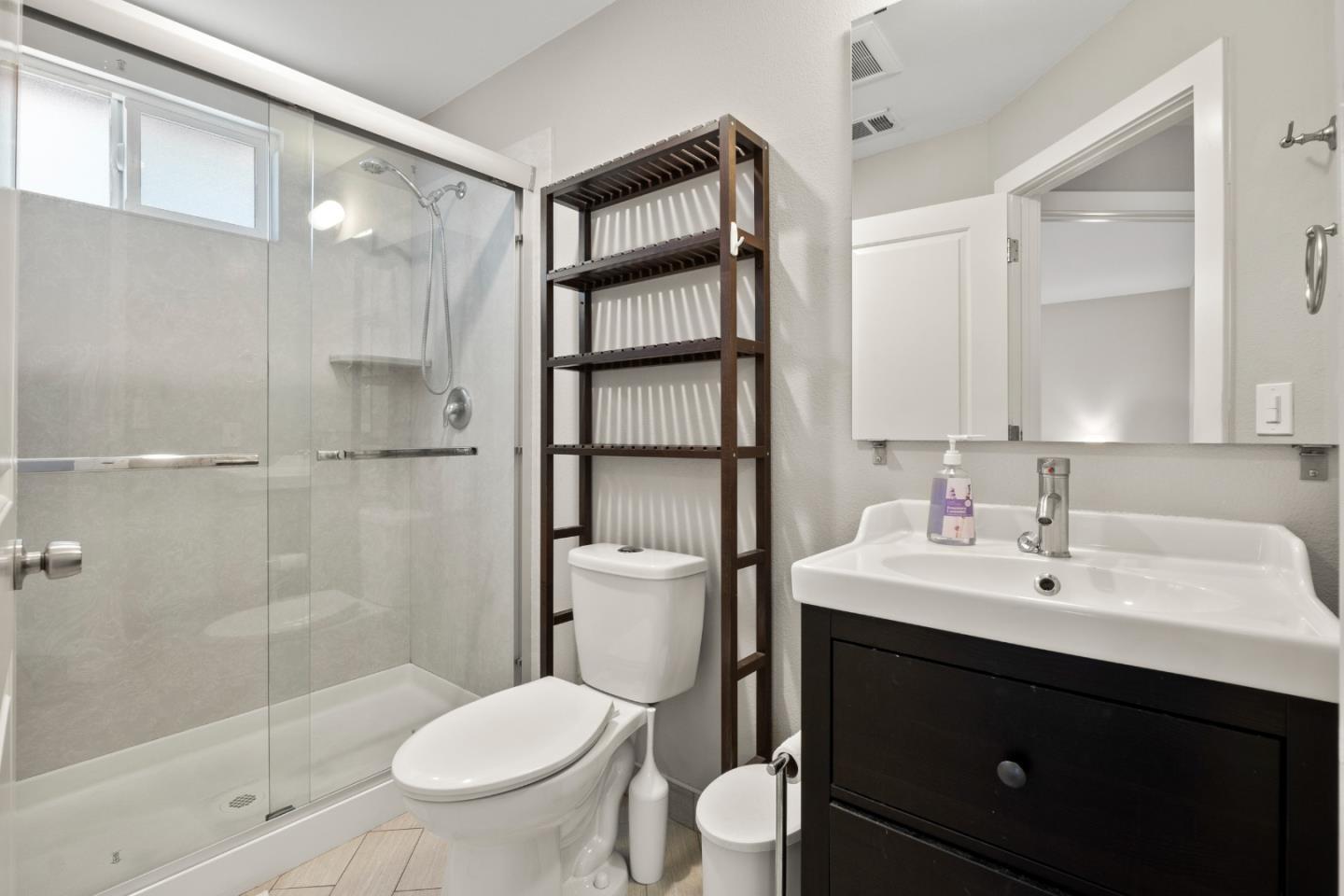 Detail Gallery Image 21 of 37 For 228 E Julian St, San Jose,  CA 95112 - 6 Beds | 4 Baths