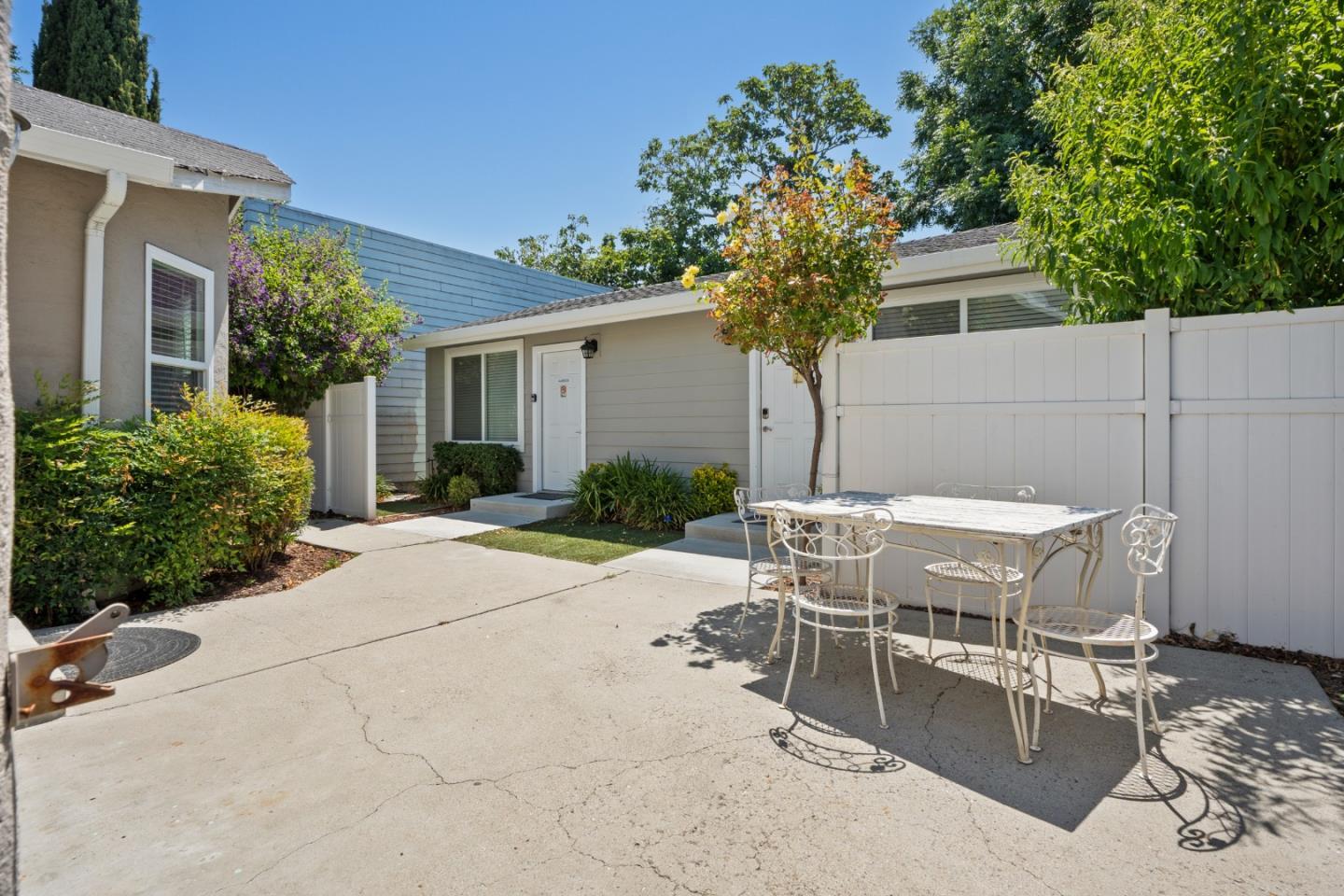 Detail Gallery Image 22 of 37 For 228 E Julian St, San Jose,  CA 95112 - 6 Beds | 4 Baths
