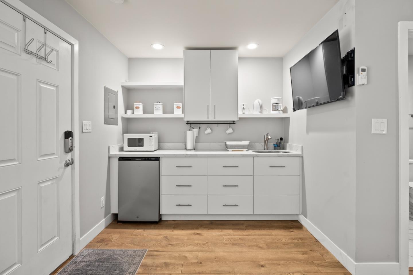 Detail Gallery Image 25 of 37 For 228 E Julian St, San Jose,  CA 95112 - 6 Beds | 4 Baths