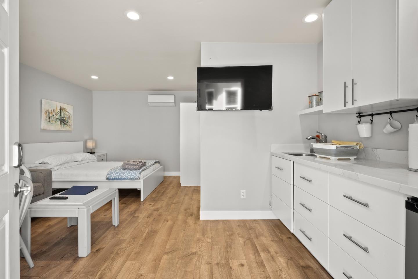 Detail Gallery Image 30 of 37 For 228 E Julian St, San Jose,  CA 95112 - 6 Beds | 4 Baths