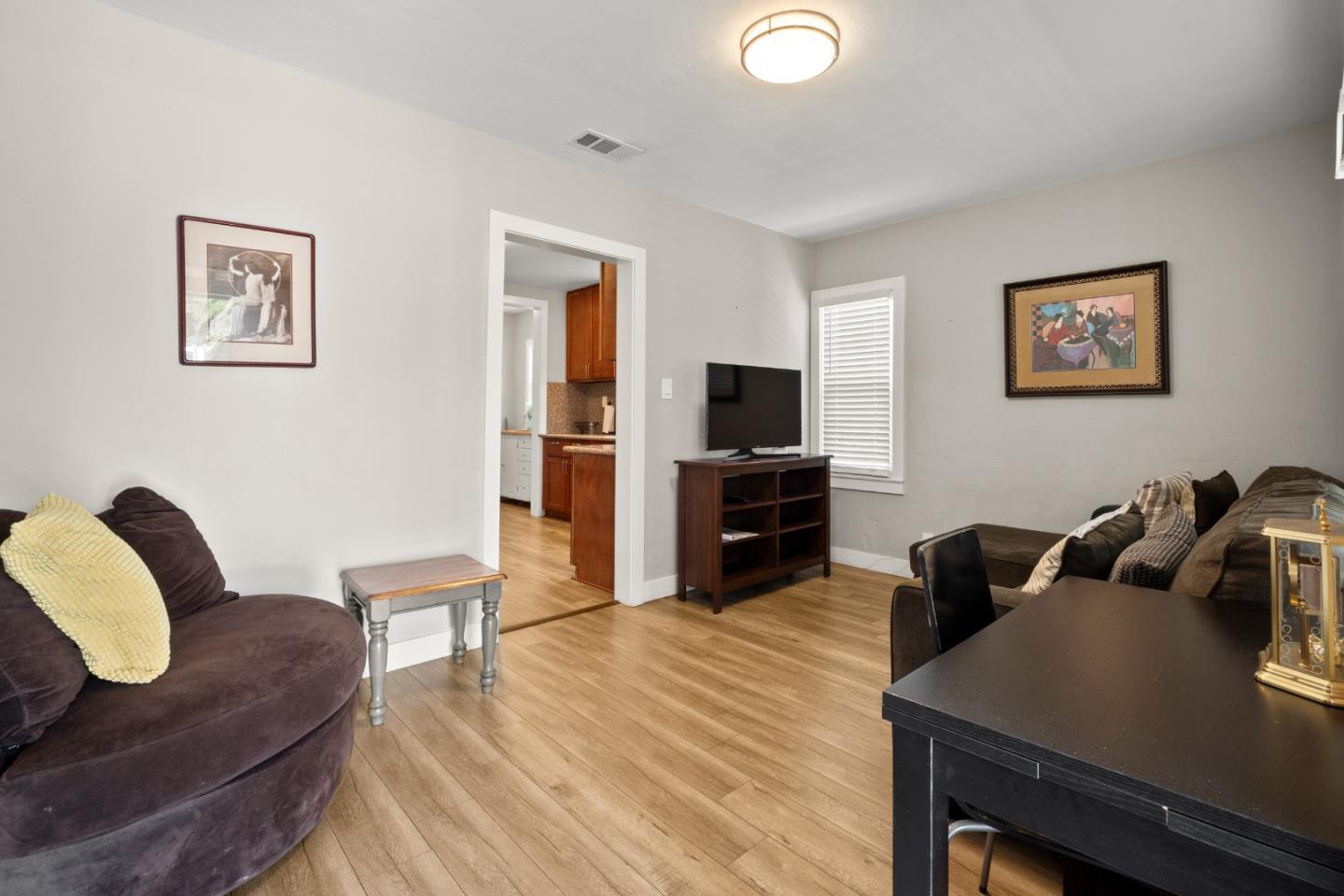 Detail Gallery Image 4 of 37 For 228 E Julian St, San Jose,  CA 95112 - 6 Beds | 4 Baths