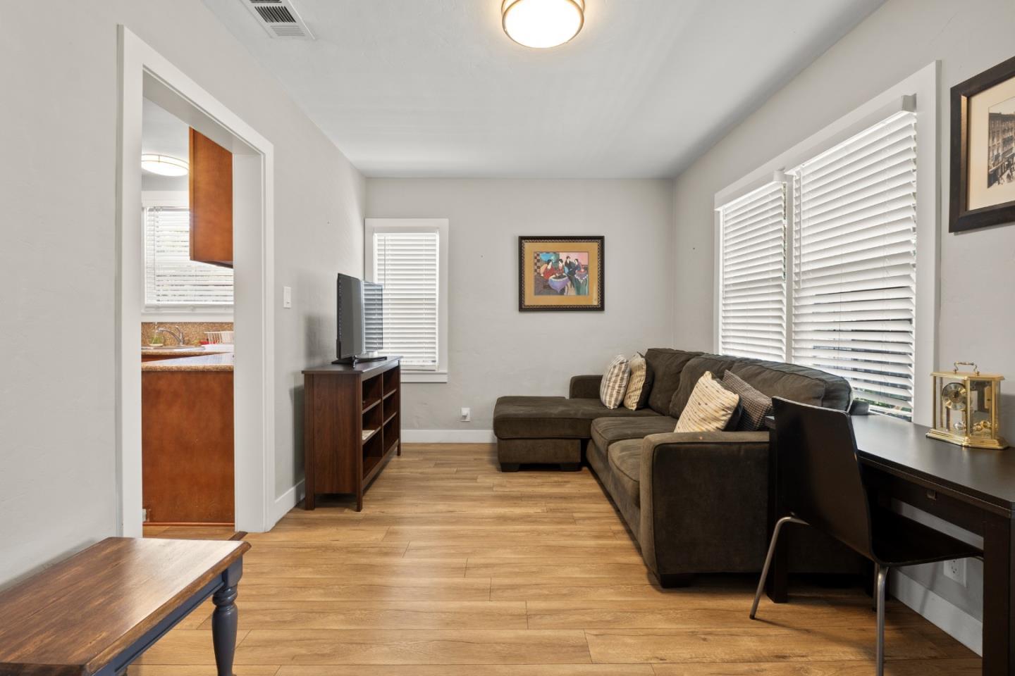Detail Gallery Image 5 of 37 For 228 E Julian St, San Jose,  CA 95112 - 6 Beds | 4 Baths