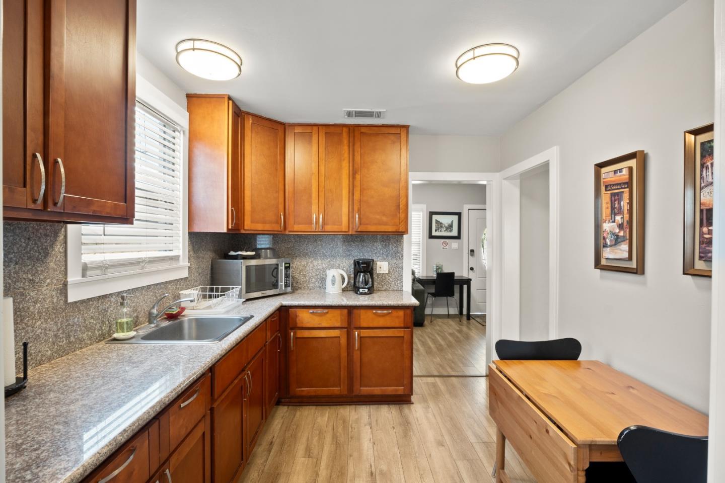 Detail Gallery Image 7 of 37 For 228 E Julian St, San Jose,  CA 95112 - 6 Beds | 4 Baths