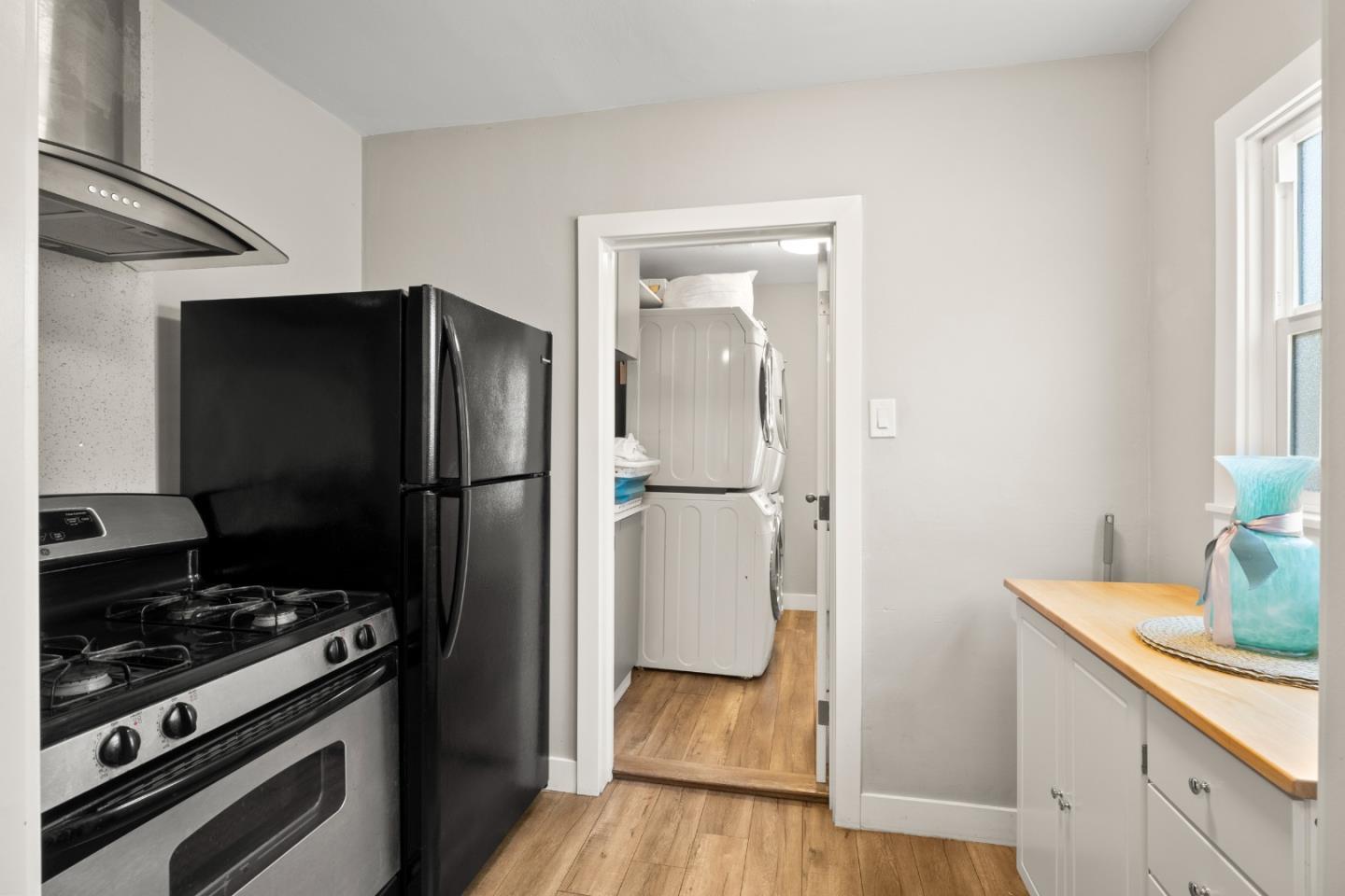 Detail Gallery Image 8 of 37 For 228 E Julian St, San Jose,  CA 95112 - 6 Beds | 4 Baths