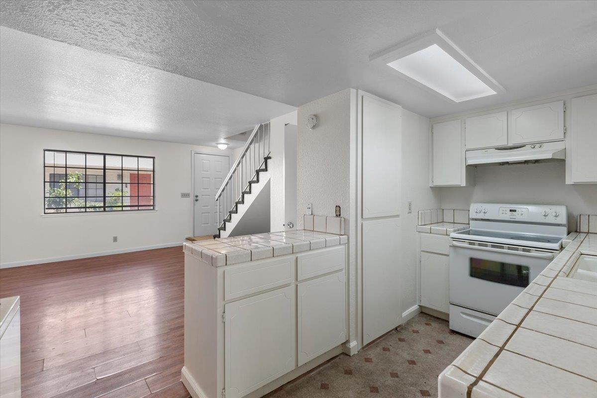 Detail Gallery Image 11 of 30 For 384 S 11th St, San Jose,  CA 95112 - 2 Beds | 2/1 Baths