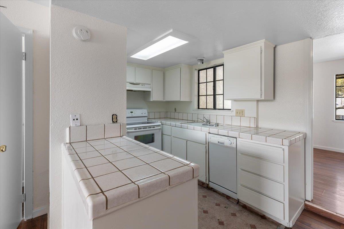 Detail Gallery Image 8 of 30 For 384 S 11th St, San Jose,  CA 95112 - 2 Beds | 2/1 Baths
